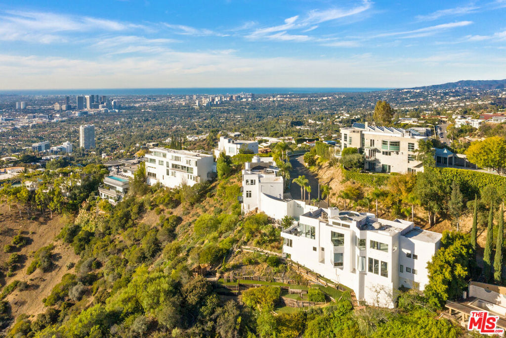 2231 Sunset Plaza Drive - Photo 36