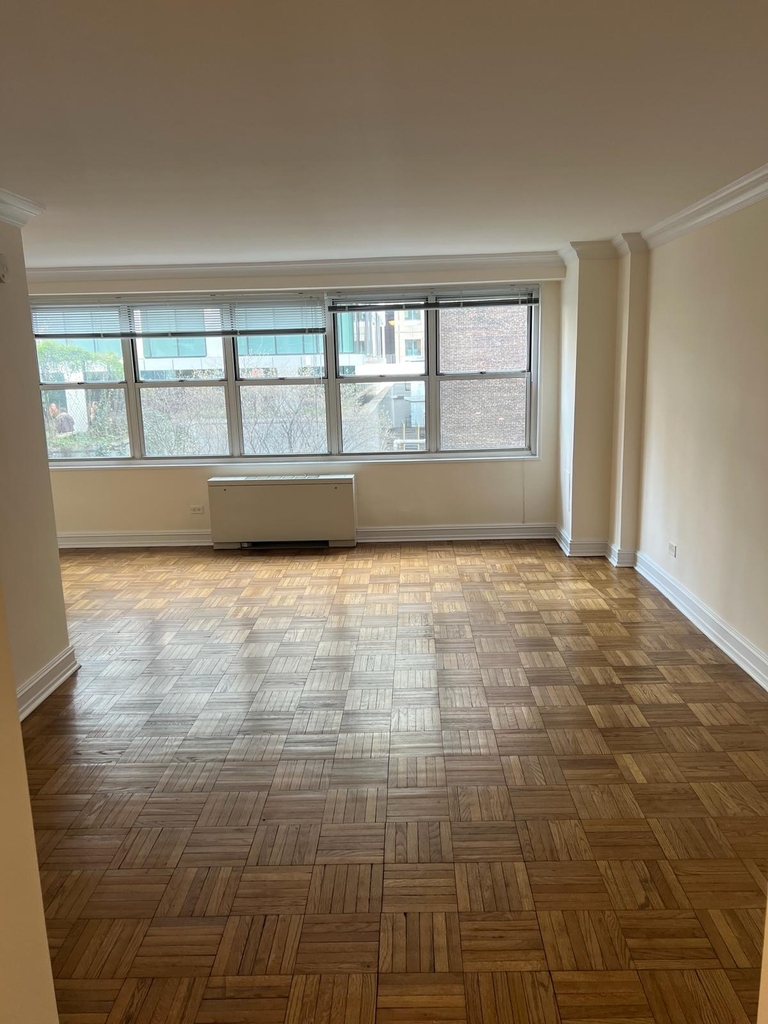 8th Avenue / W 52 Street - Photo 2