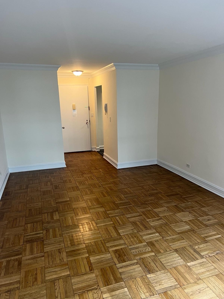 8th Avenue / W 52 Street - Photo 4