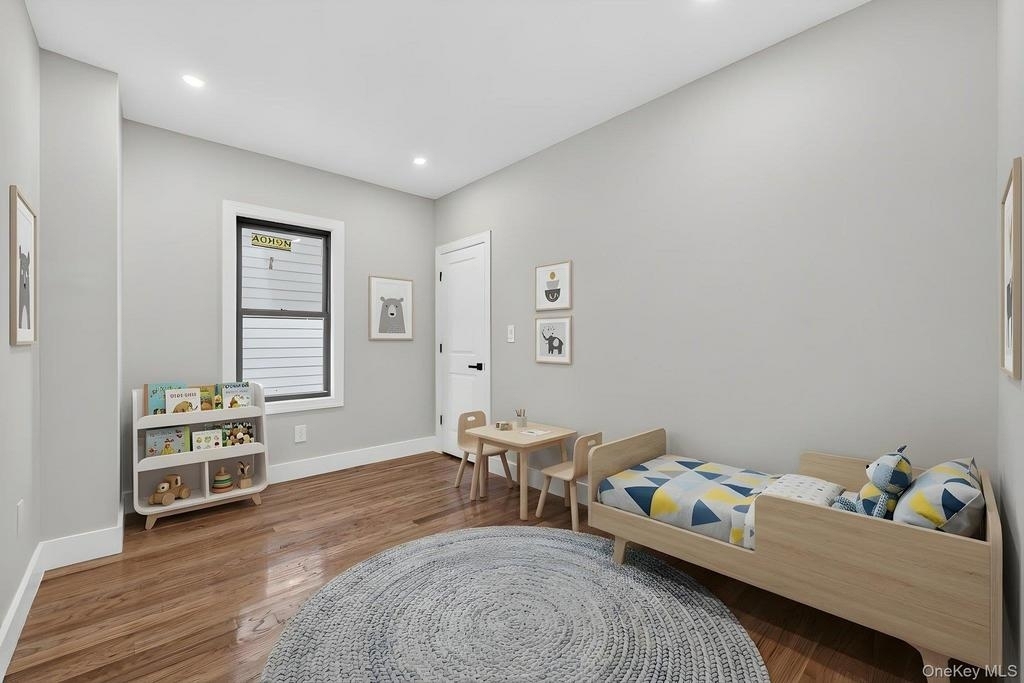 Spacious apartment at 95th ST Ozone Park - Photo 3