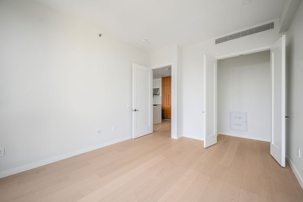 Leavitt Street - Photo 10