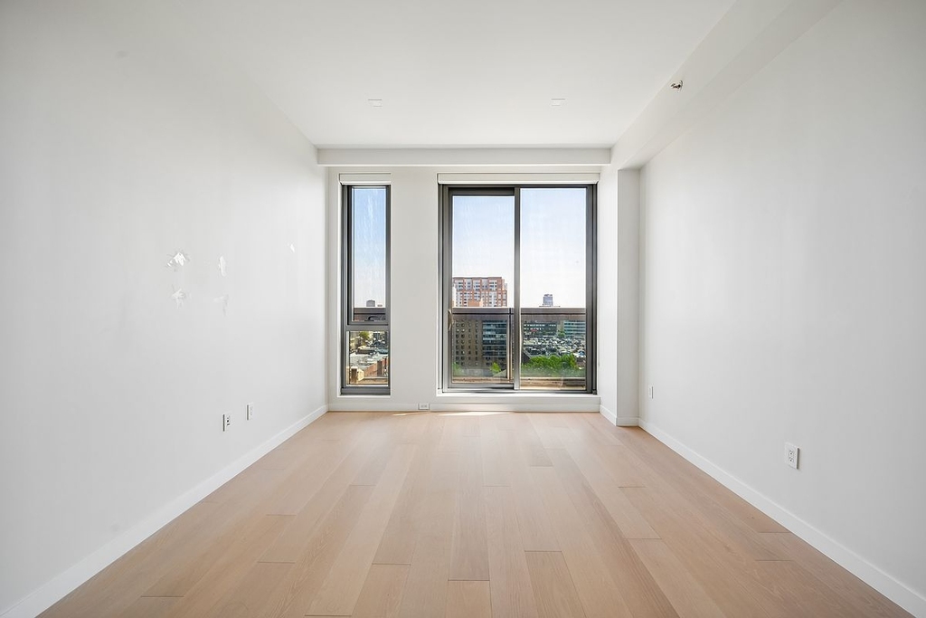 Leavitt Street - Photo 11