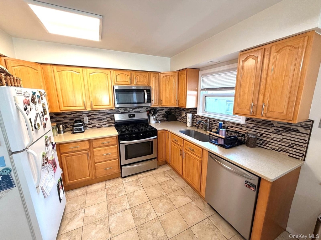 101 Harding Avenue - Photo 3