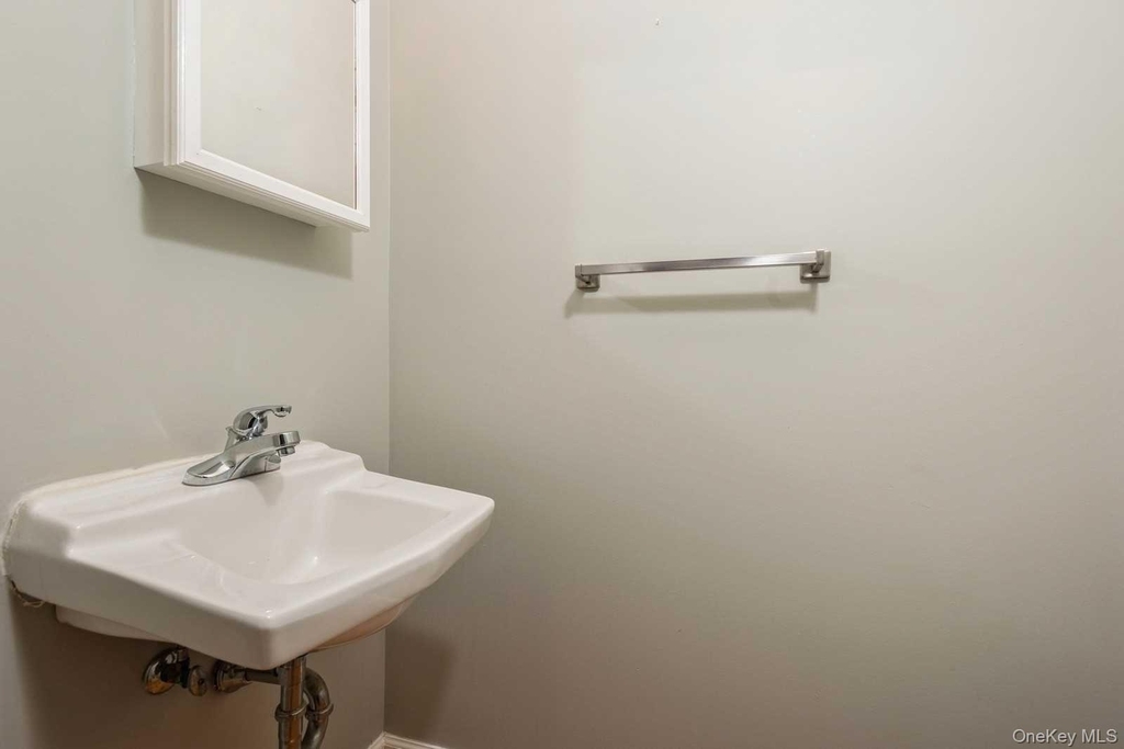 52 Schenck Avenue - Photo 15