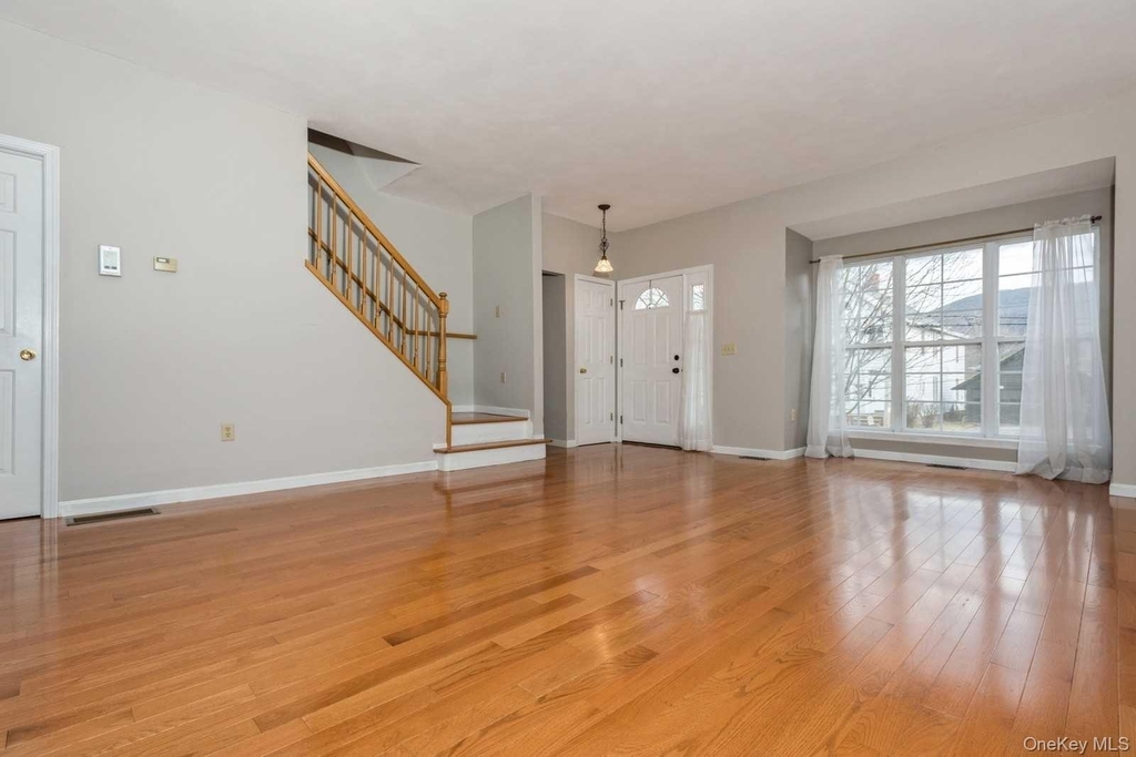 52 Schenck Avenue - Photo 10
