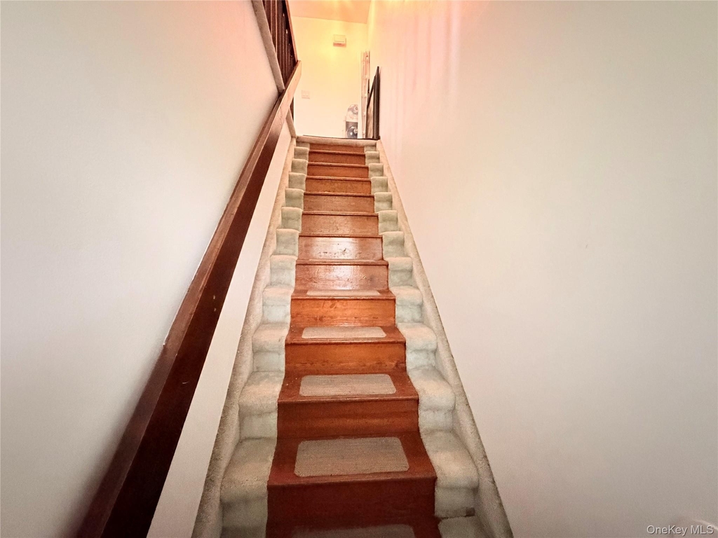 2 Fortune Road W - Photo 2