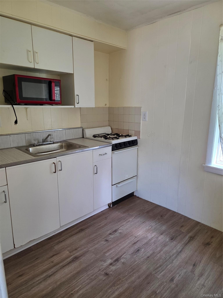 119 W Railroad Avenue - Photo 2