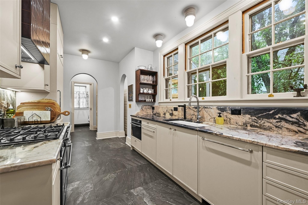 11 Maple Avenue - Photo 17