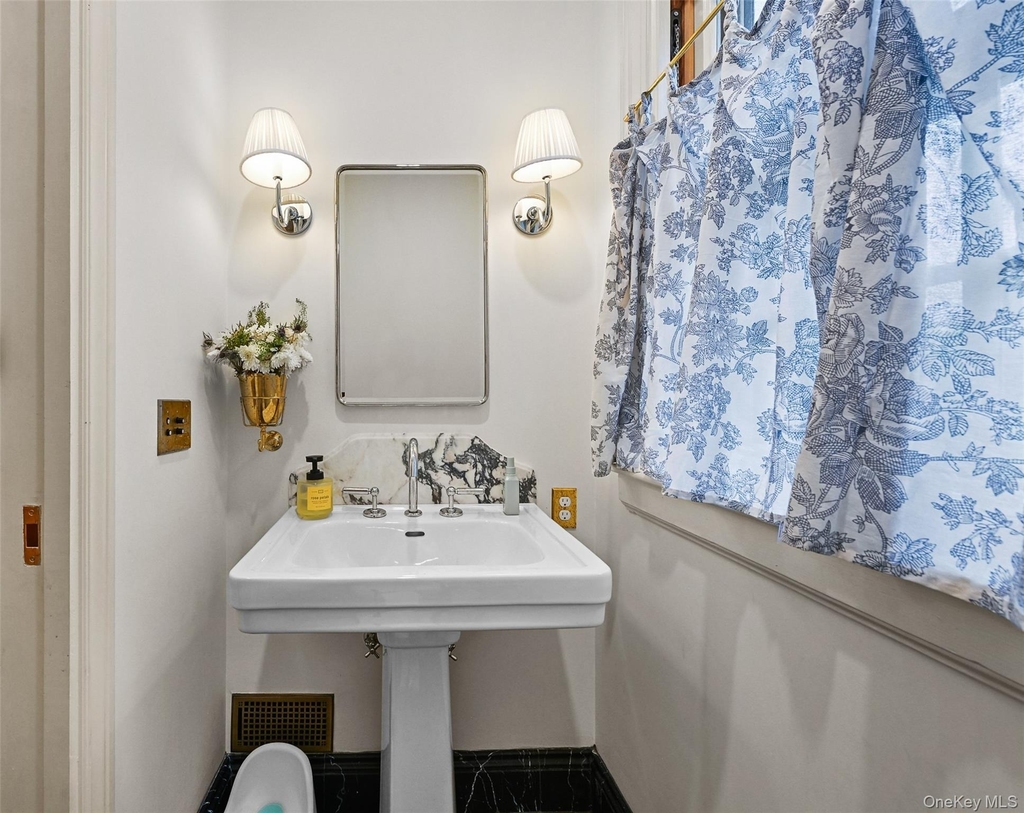 11 Maple Avenue - Photo 22