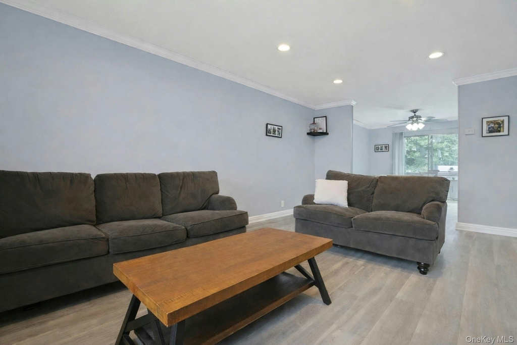 121 Coachlight Square - Photo 2