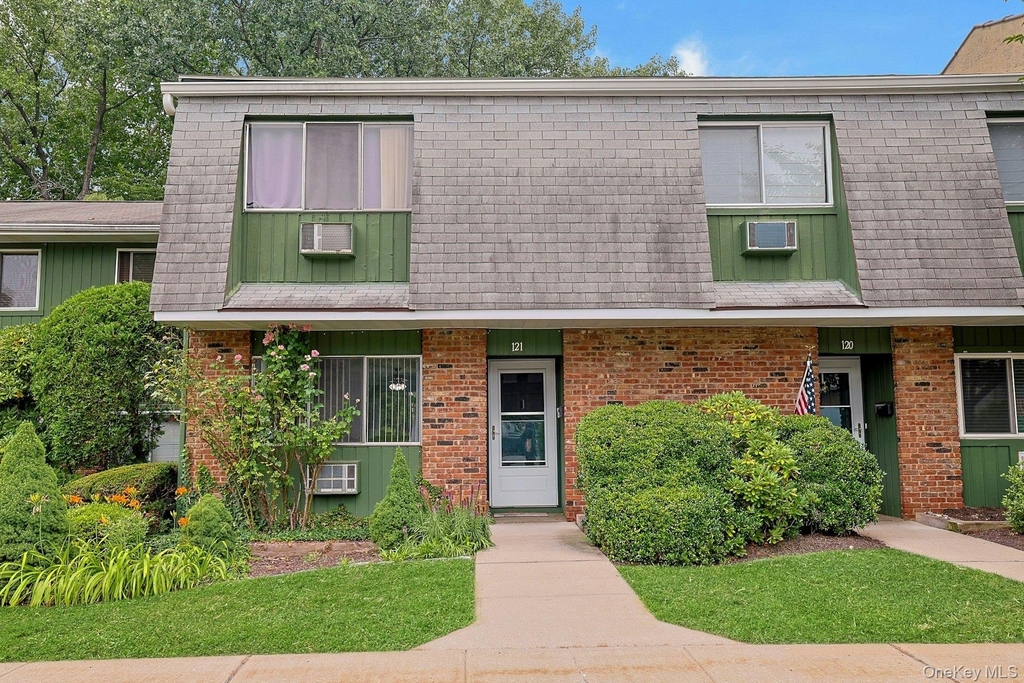 121 Coachlight Square - Photo 0