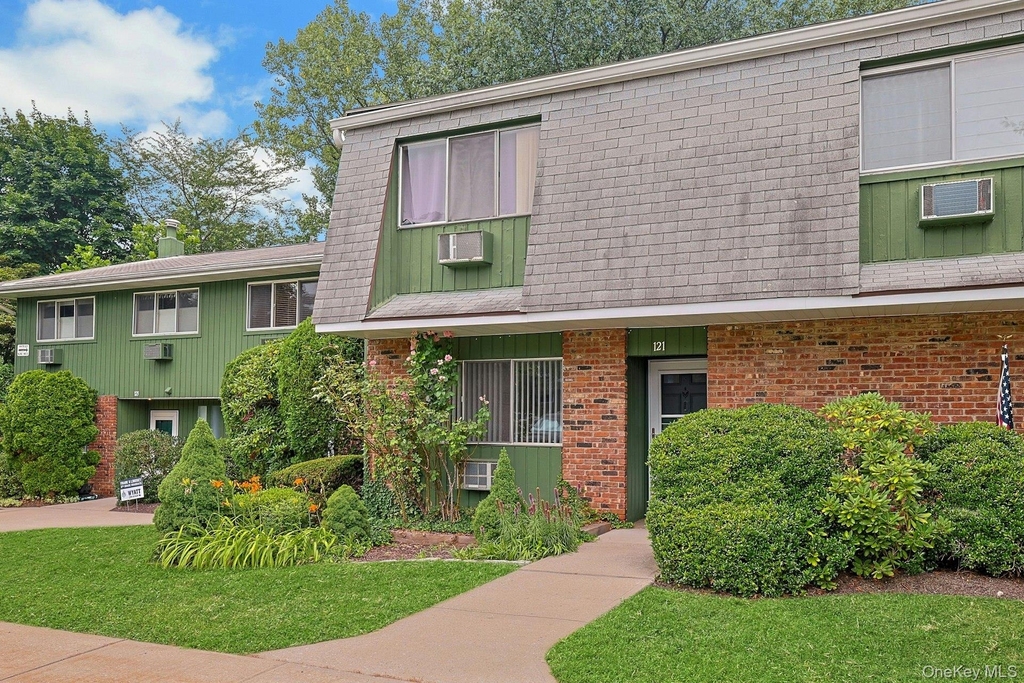 121 Coachlight Square - Photo 1
