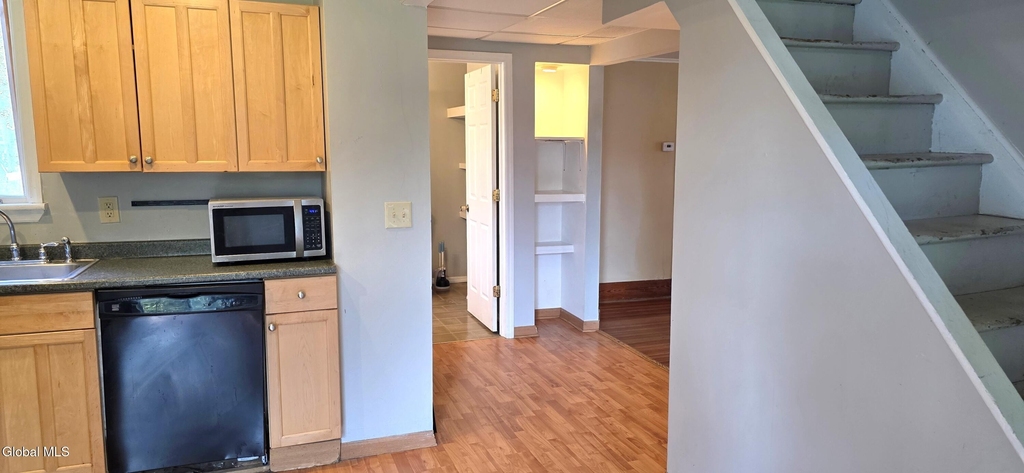 93 Cherry Avenue - Photo 6