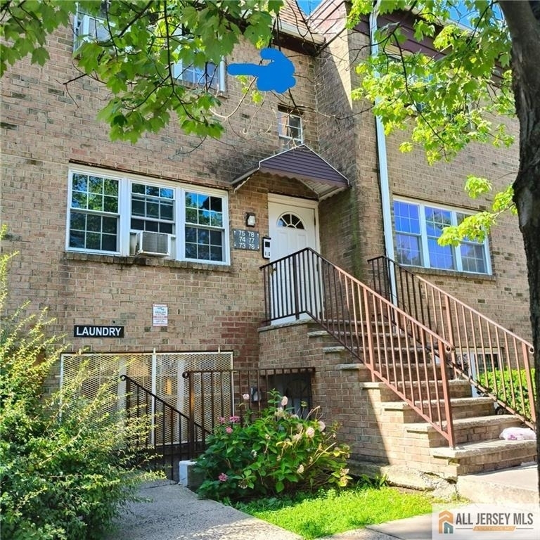 78 College Drive - Photo 0