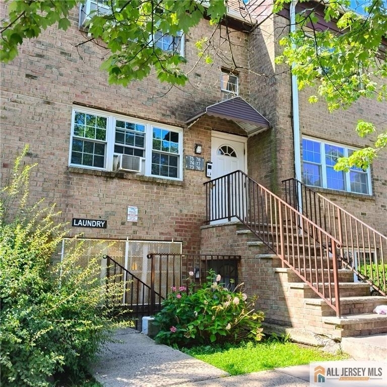 78 College Drive - Photo 1