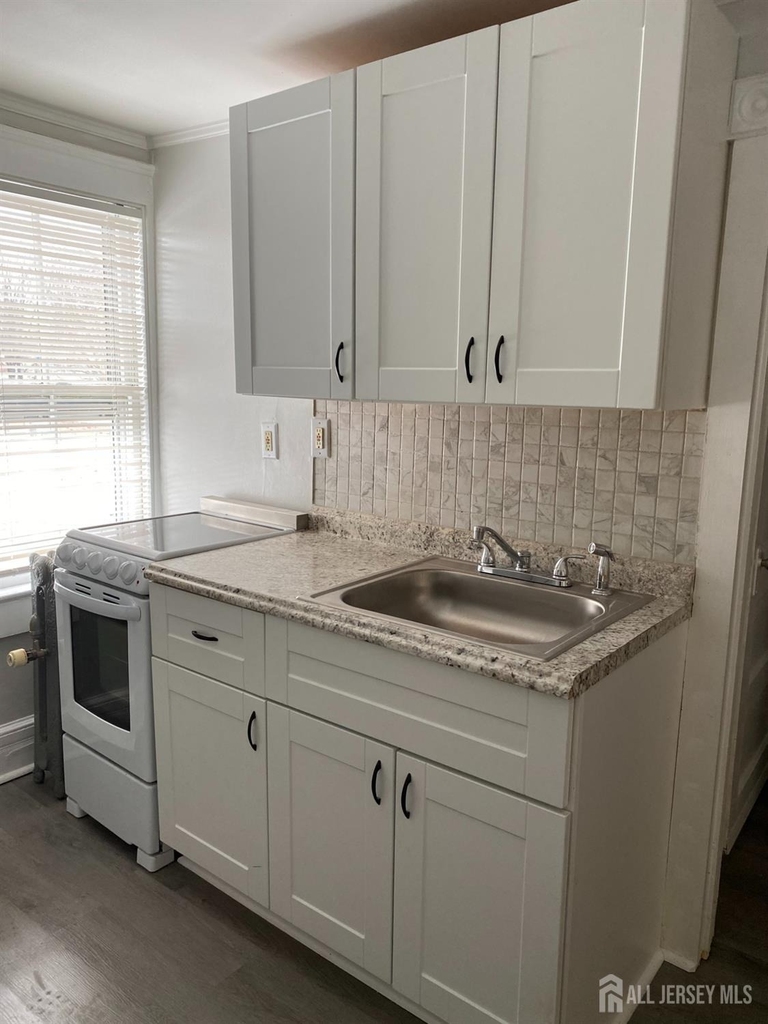235 Montgomery Street - Photo 10