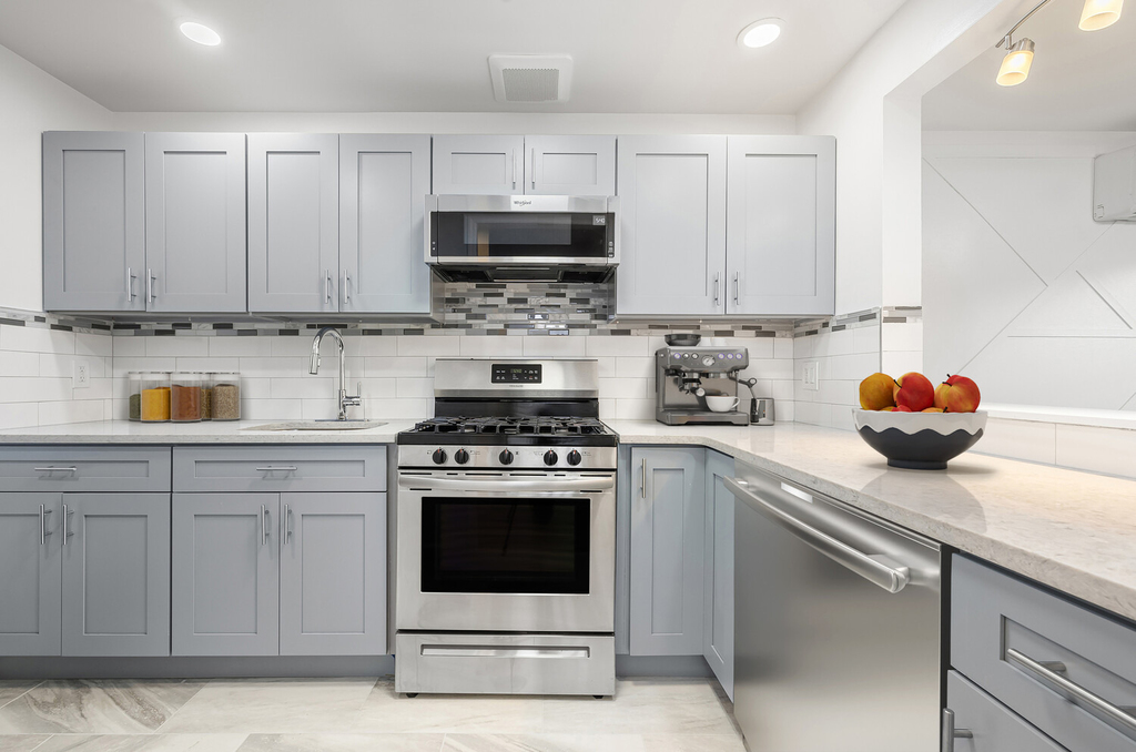 16 N Portland Avenue - Photo 1