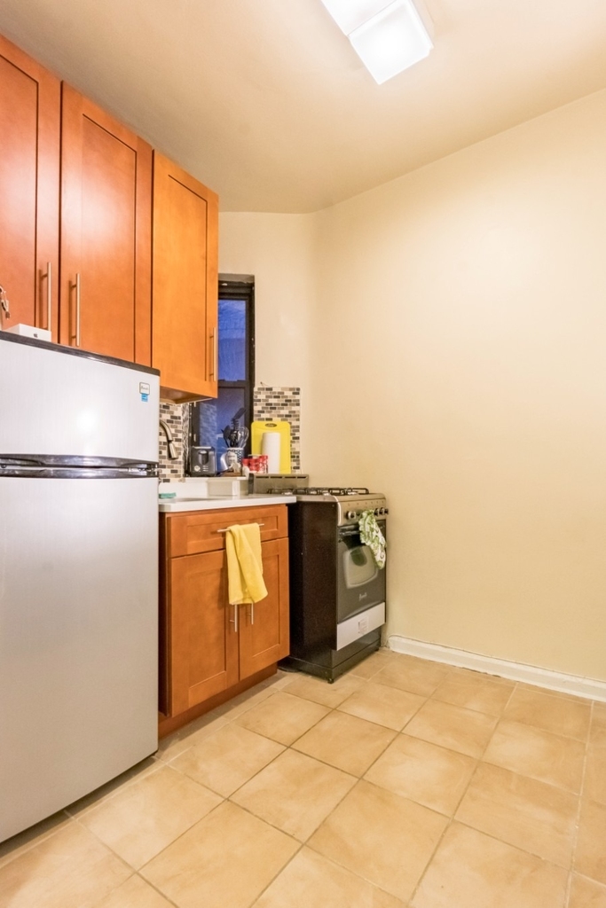 418 E 83rd Street - Photo 3