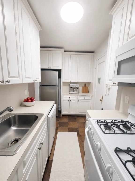 425 Riverside Drive - Photo 0