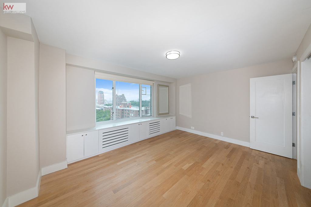392 Central Park W - Photo 6
