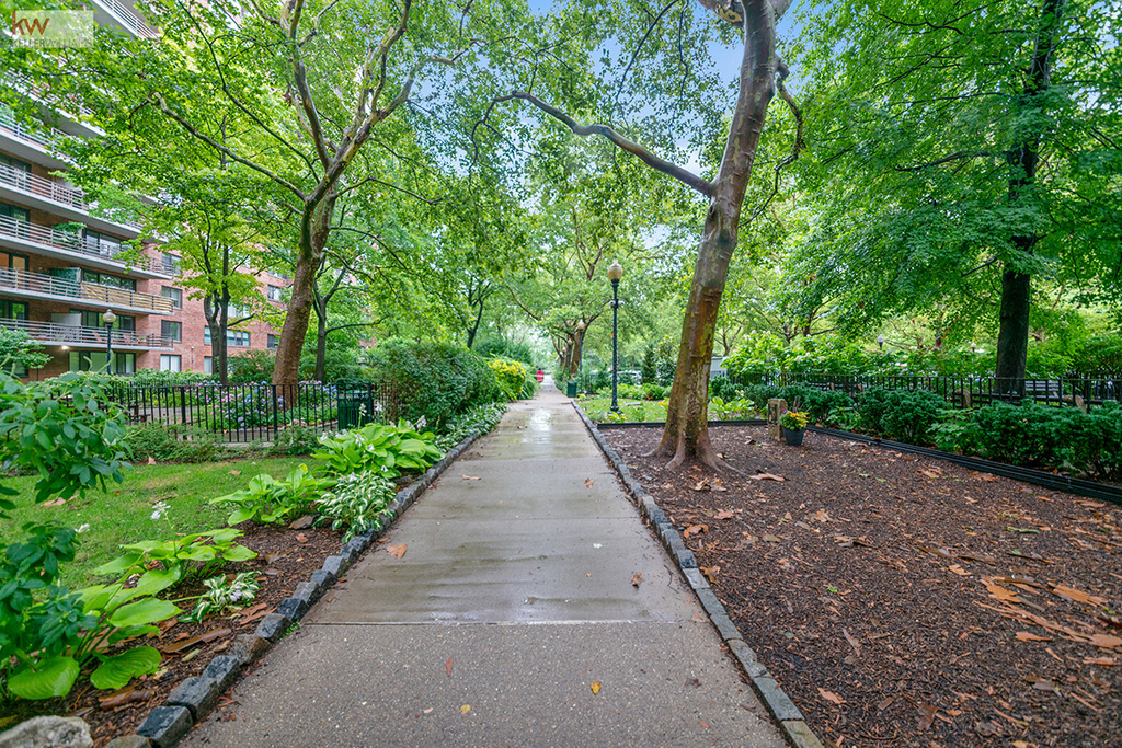 392 Central Park W - Photo 8