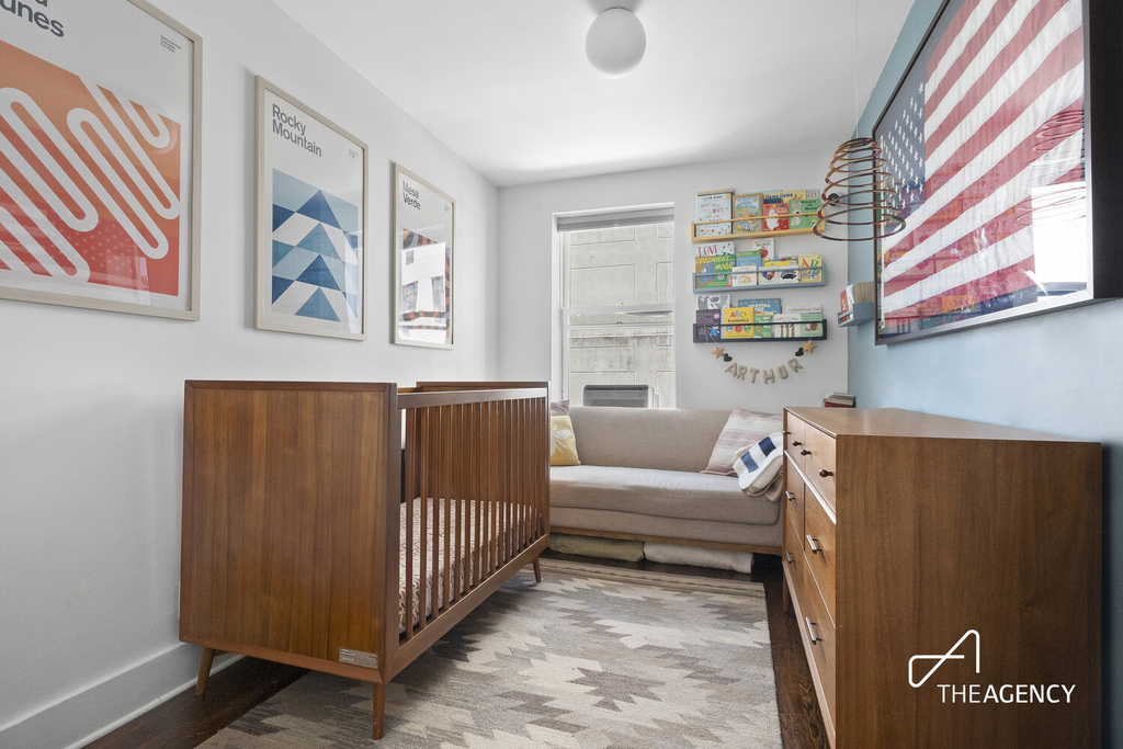 498 Henry Street - Photo 3