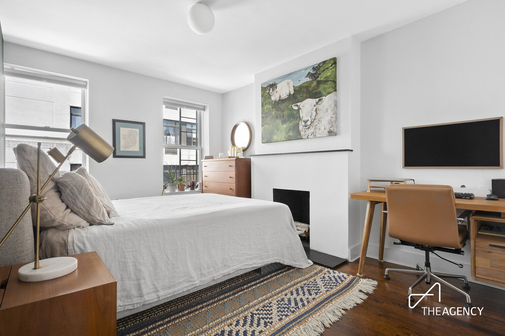 498 Henry Street - Photo 2
