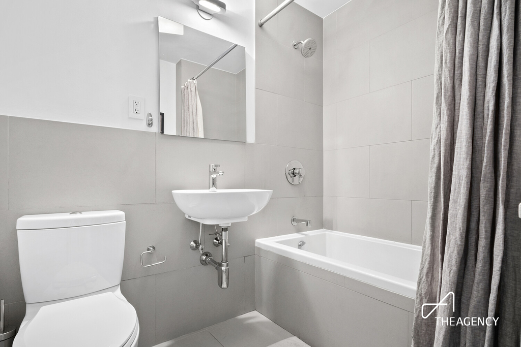 498 Henry Street - Photo 4