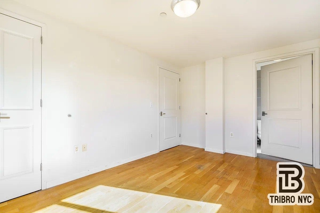 31-10 23rd Street - Photo 4