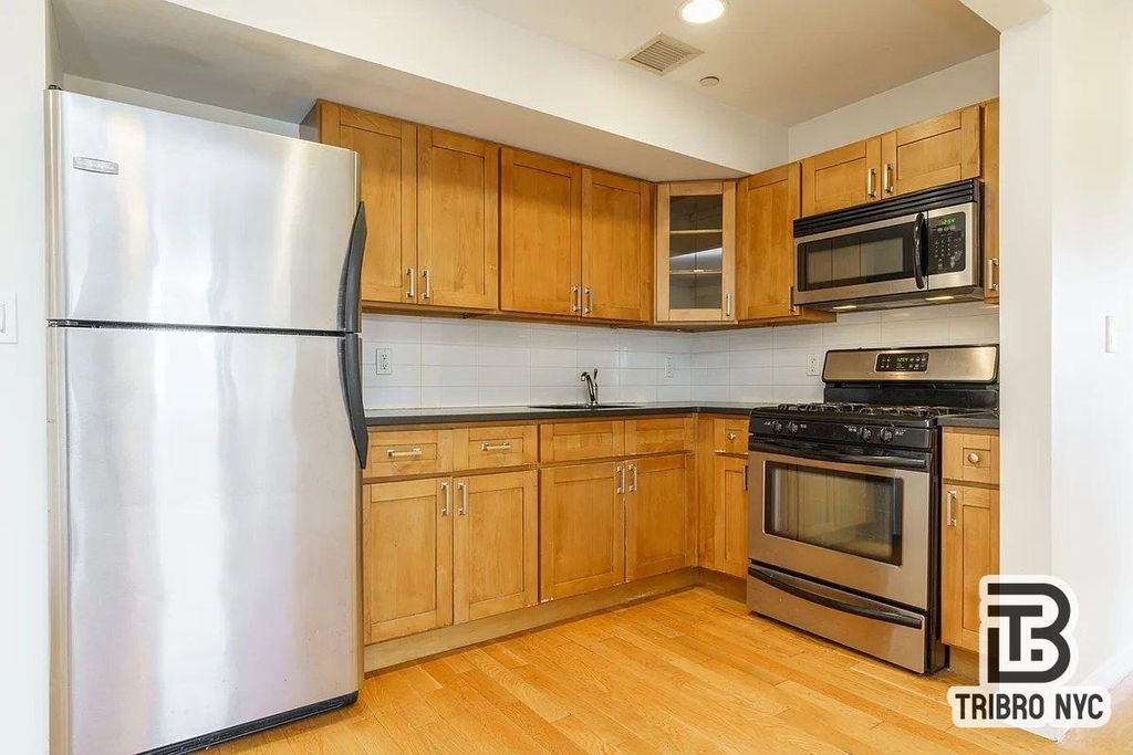 31-10 23rd Street - Photo 3