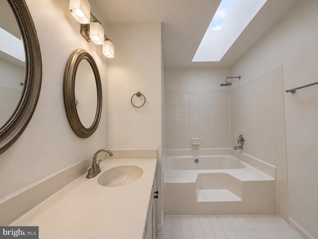 1200 Bond Street - Photo 15