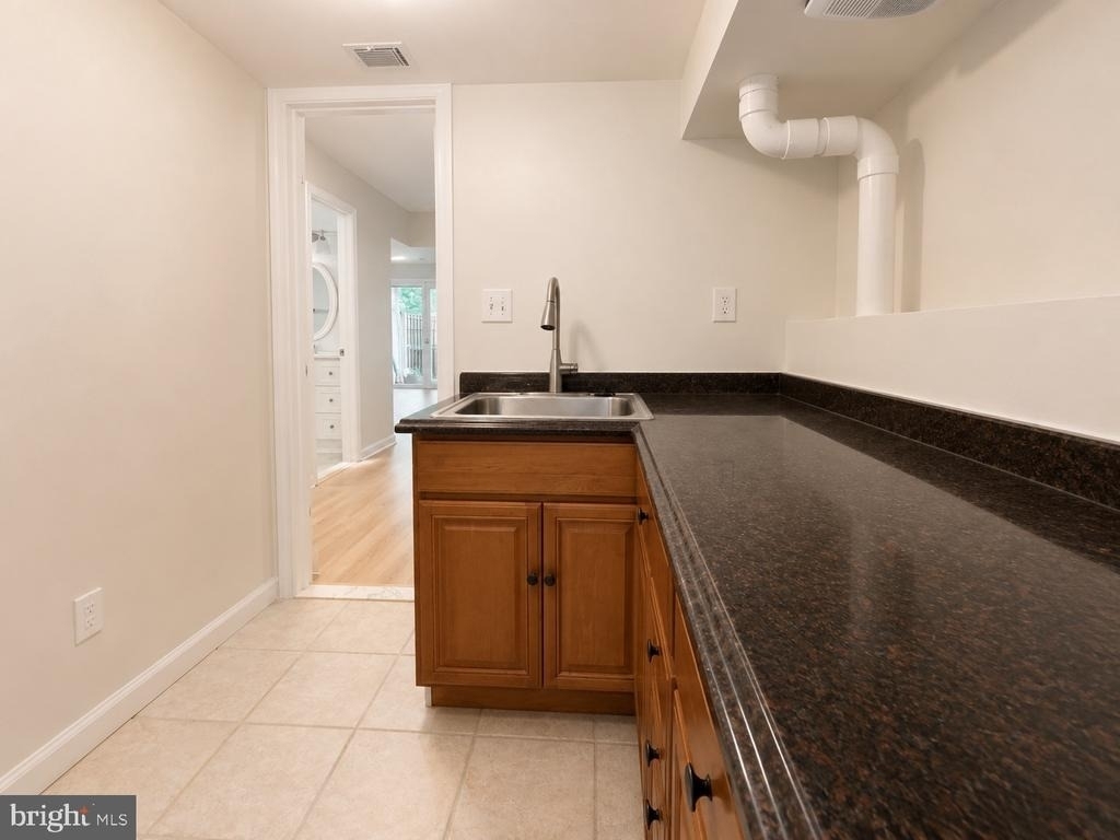 1200 Bond Street - Photo 23