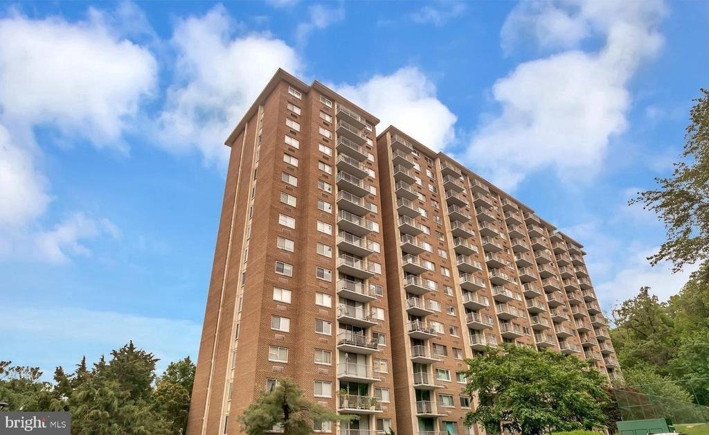 2059 Huntington Avenue - Photo 0
