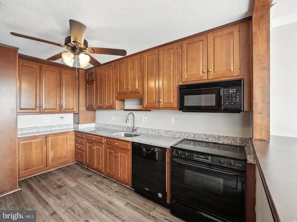 2059 Huntington Avenue - Photo 5