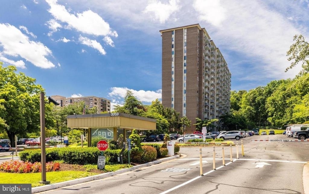 2059 Huntington Avenue - Photo 22