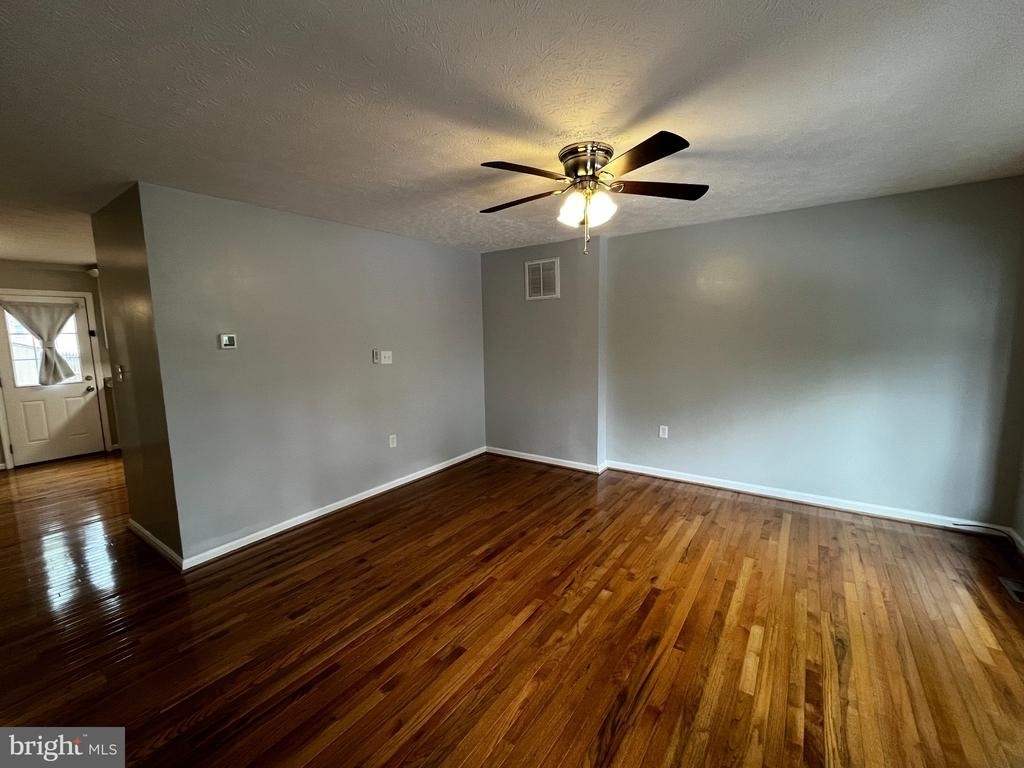 202 Carroll Drive - Photo 3