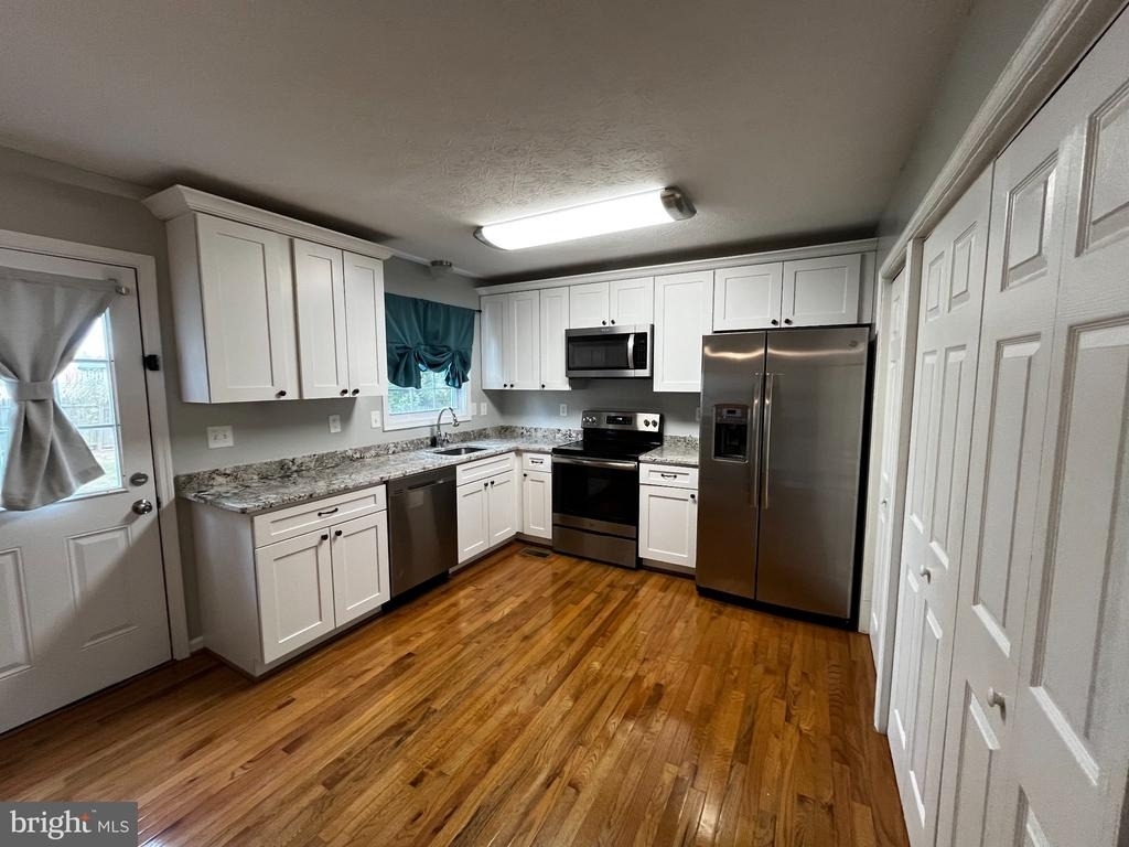 202 Carroll Drive - Photo 4