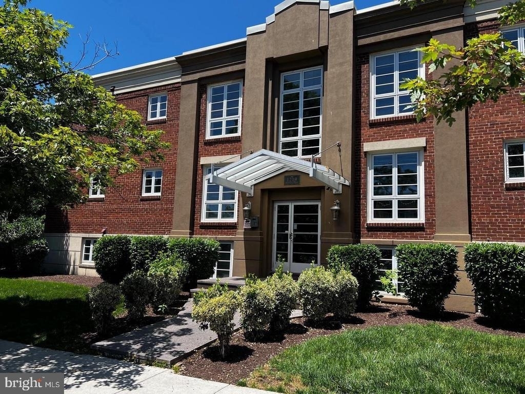 1219 Oronoco Street - Photo 0