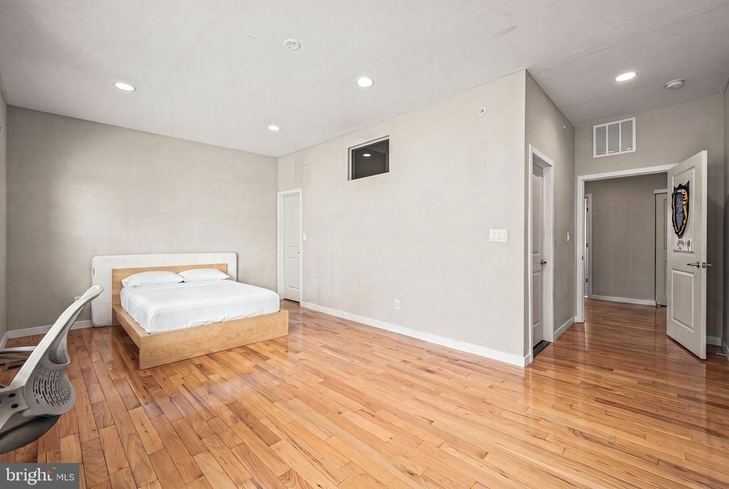 1743 Cambridge Street - Photo 15