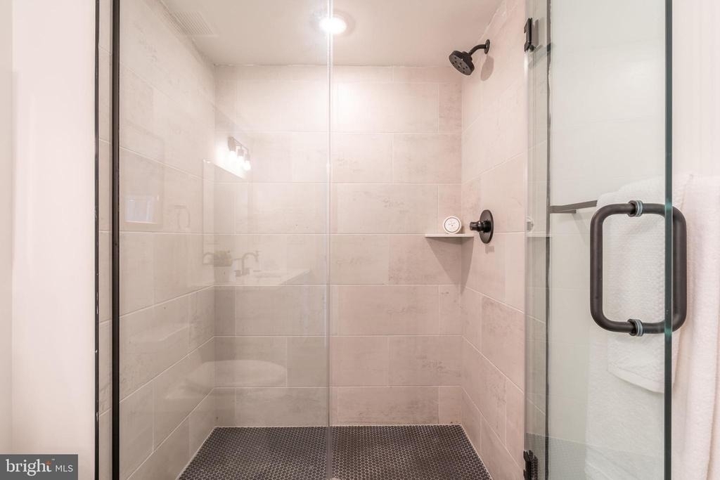 629 W Girard Avenue - Photo 39