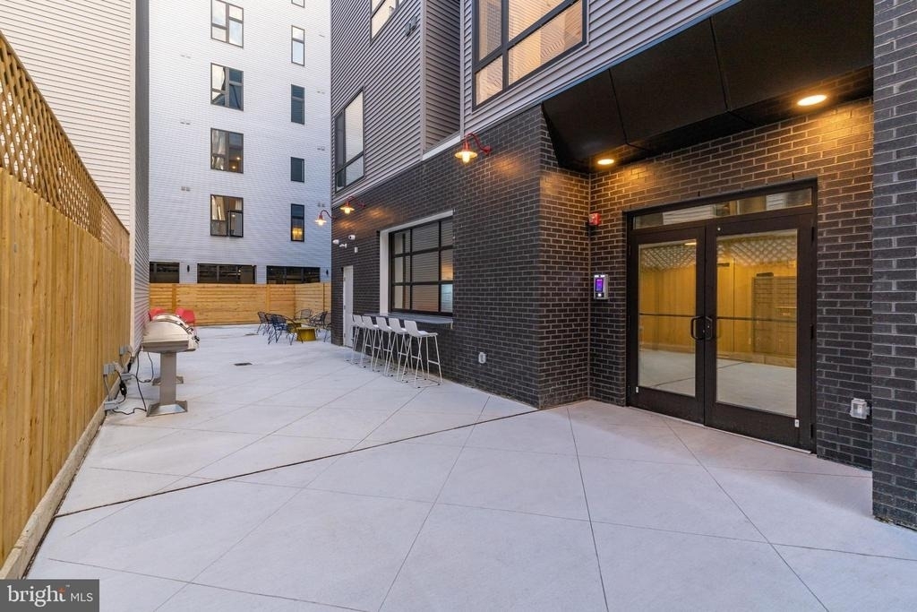 629 W Girard Avenue - Photo 15
