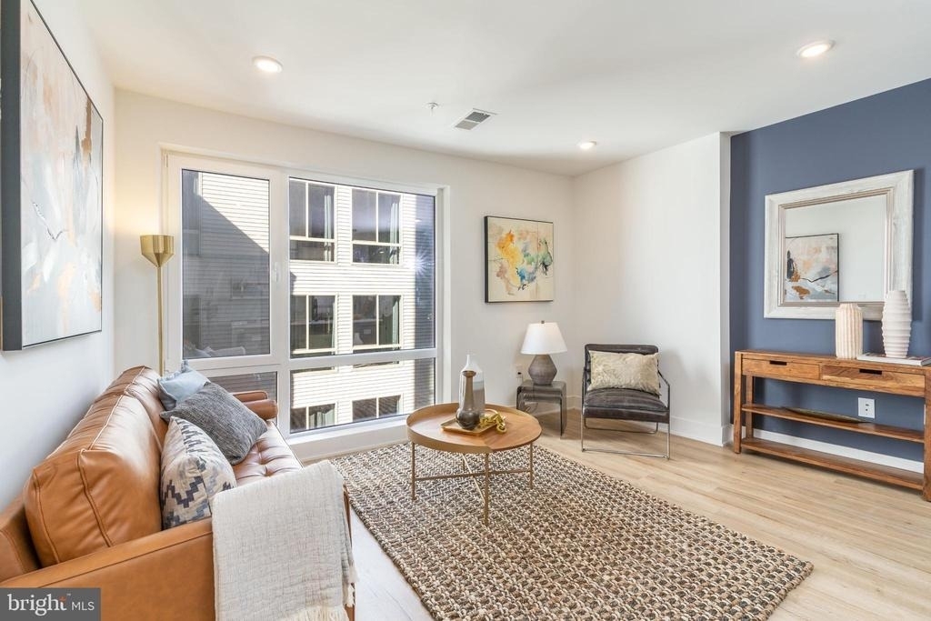 629 W Girard Avenue - Photo 9