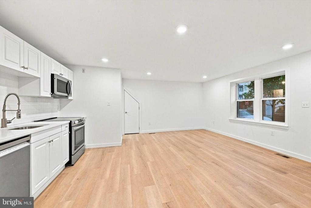 400 N Front Street - Photo 2