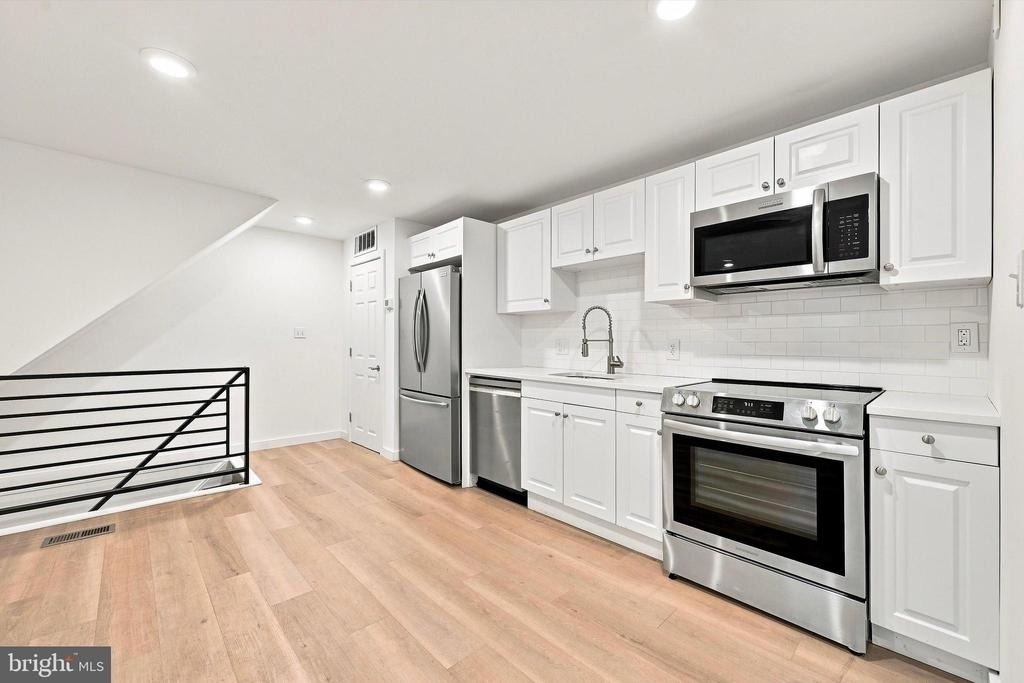 400 N Front Street - Photo 0