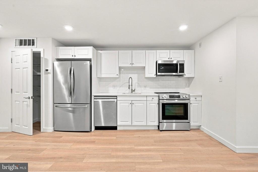 400 N Front Street - Photo 1