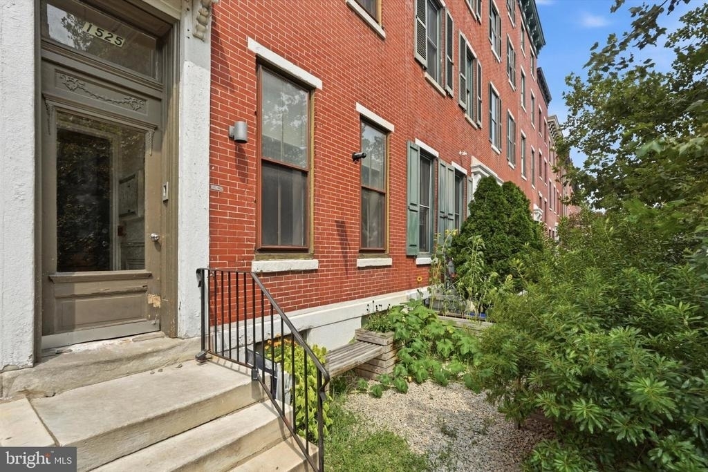 1525 Green Street - Photo 3