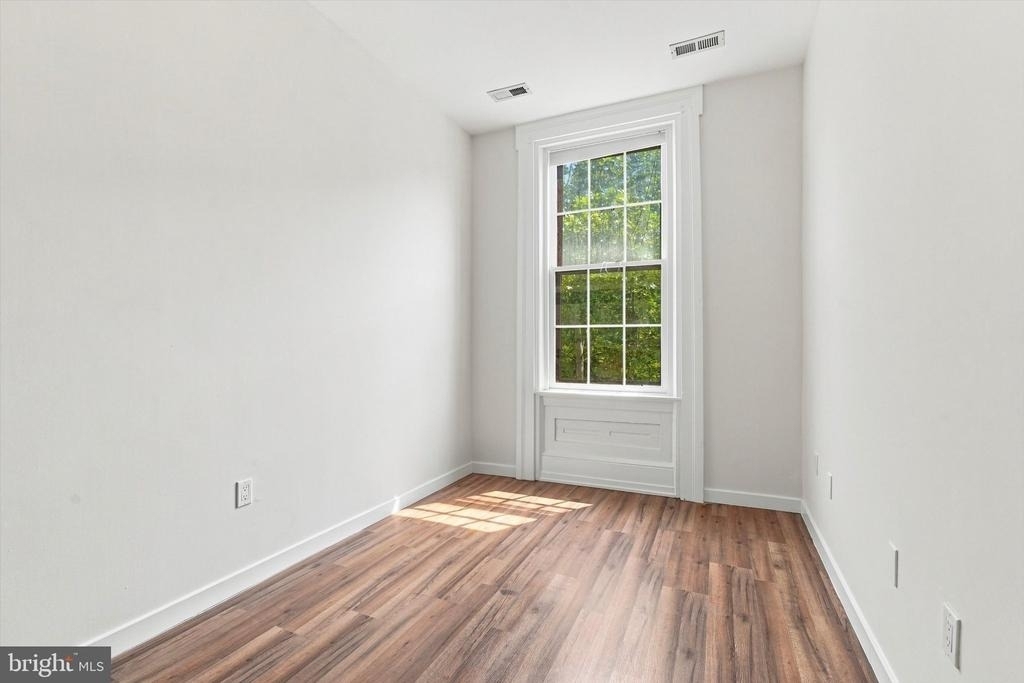 1525 Green Street - Photo 9
