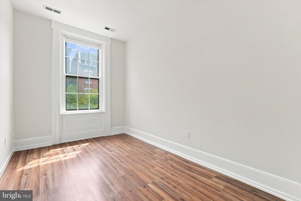 1525 Green Street - Photo 11