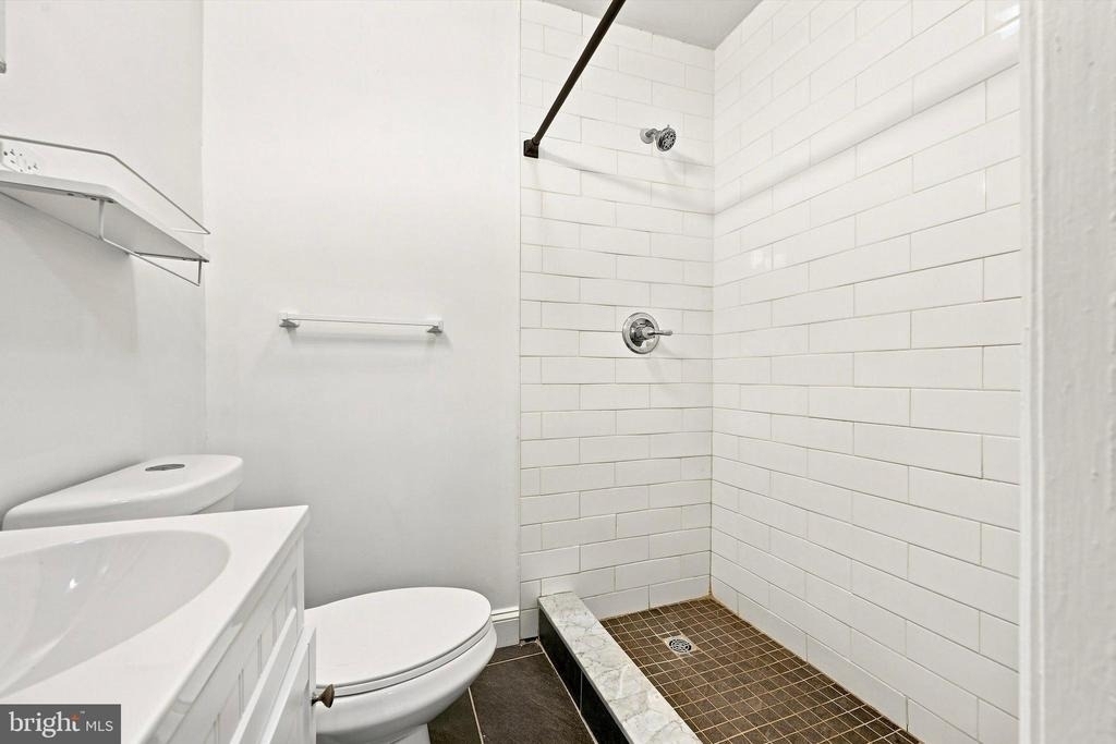 2037 Spring Garden Street - Photo 3