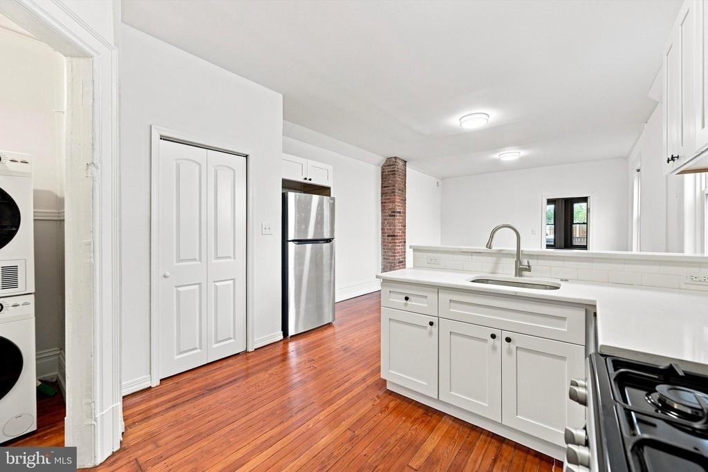 2037 Spring Garden Street - Photo 5